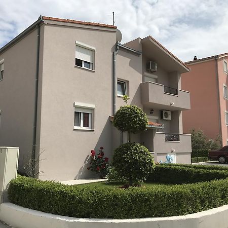Apartment Karla&Nella Стобрек Экстерьер фото