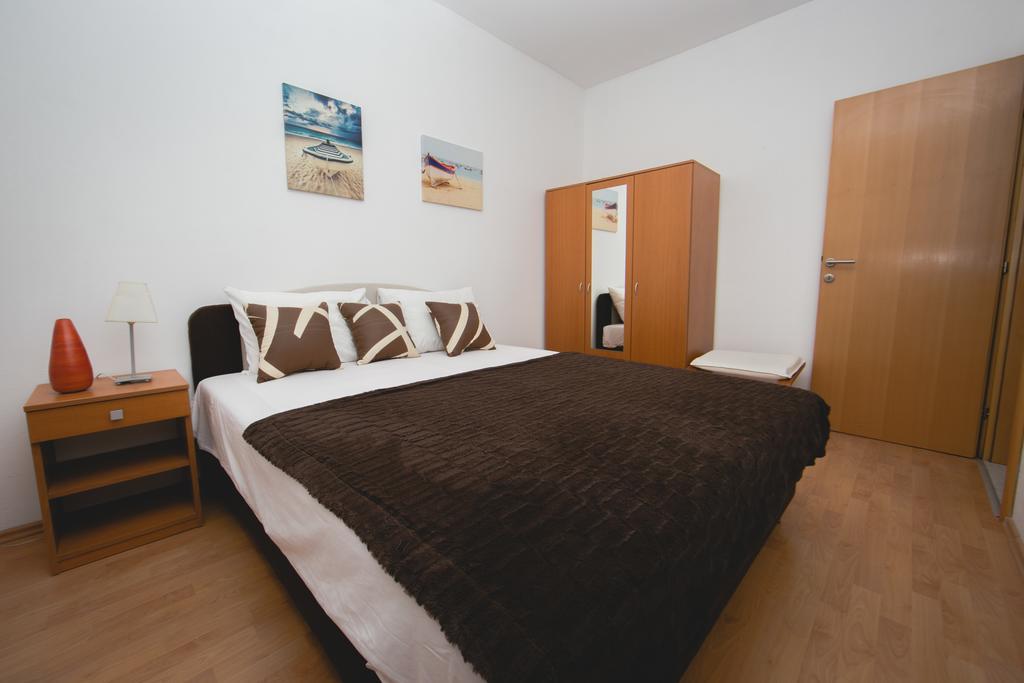 Apartment Karla&Nella Стобрек Экстерьер фото