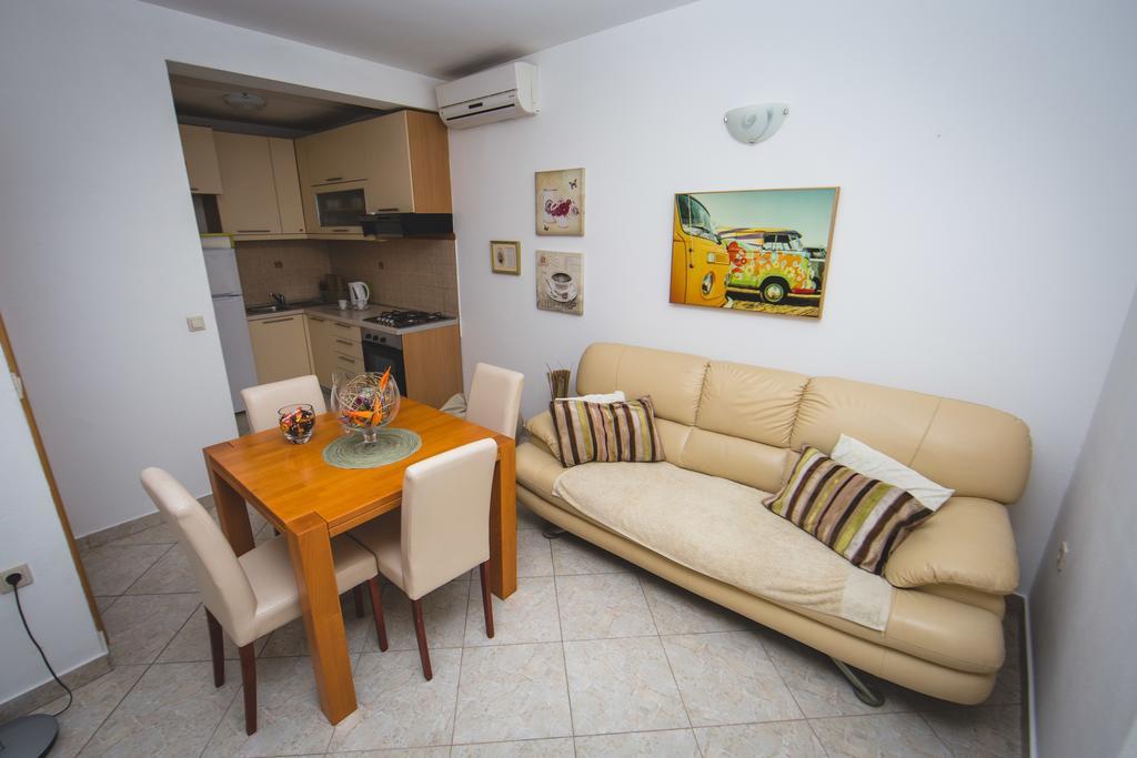 Apartment Karla&Nella Стобрек Экстерьер фото
