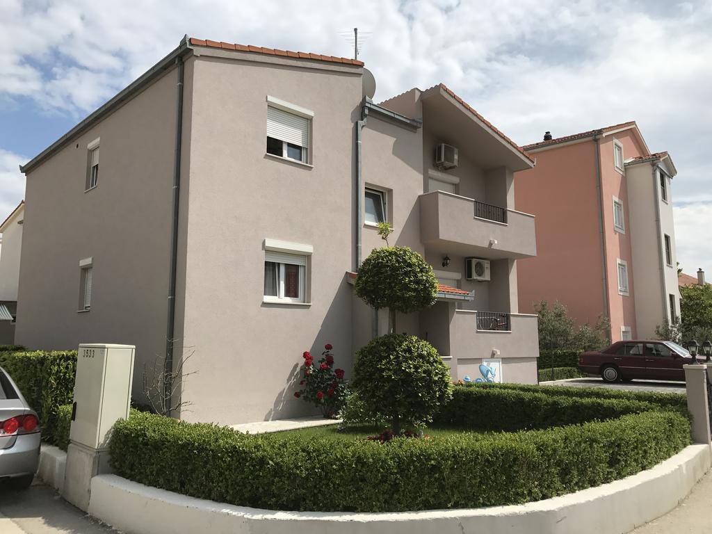 Apartment Karla&Nella Стобрек Экстерьер фото
