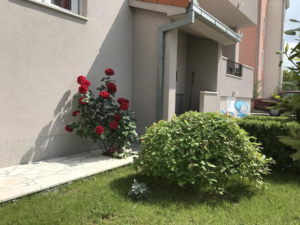 Apartment Karla&Nella Стобрек Экстерьер фото